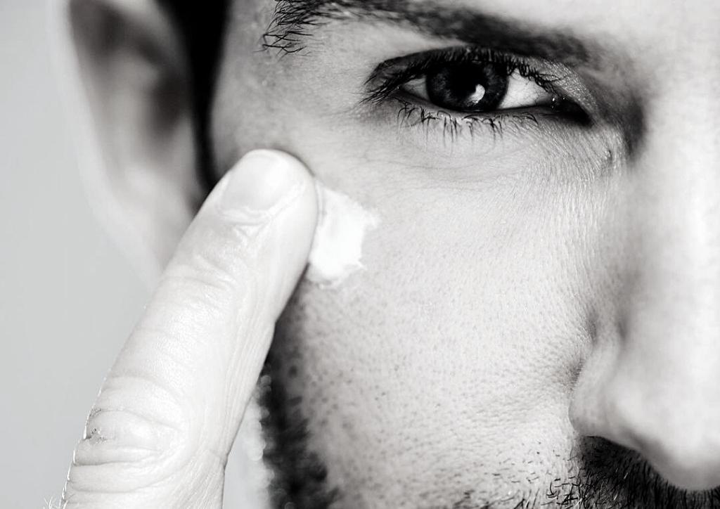 Why Men Should Invest In Skincare With Peptides